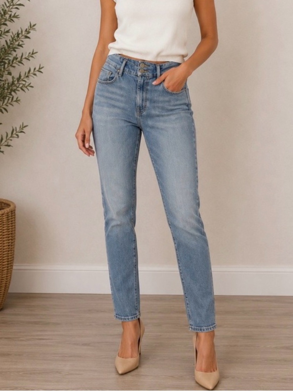 MOTHER High Waisted Looker Ankle in the "Sworn to Secrecy" wash- size 27